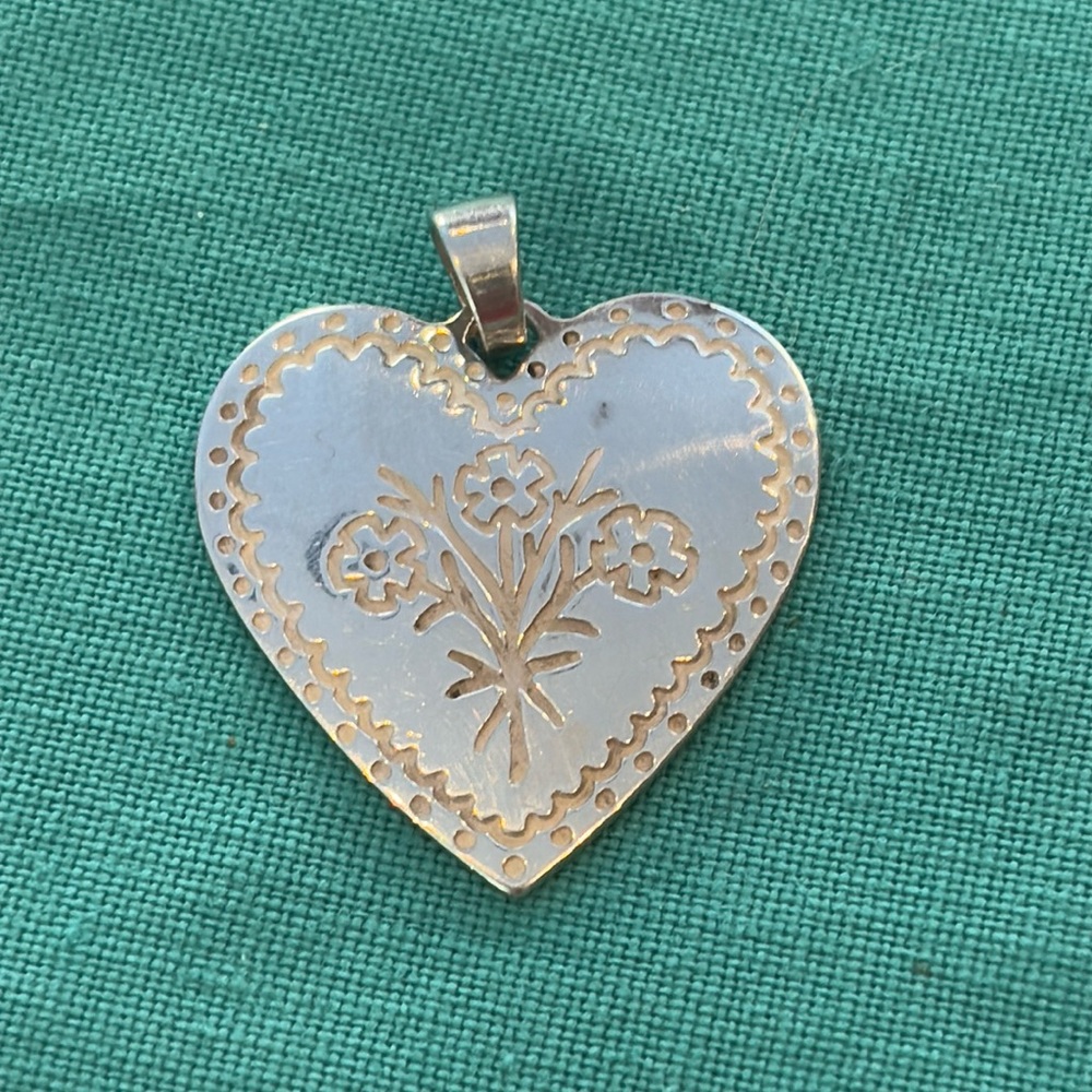 🩶 Vintage James Avery Flower Heart Sterling Silver  Pendant